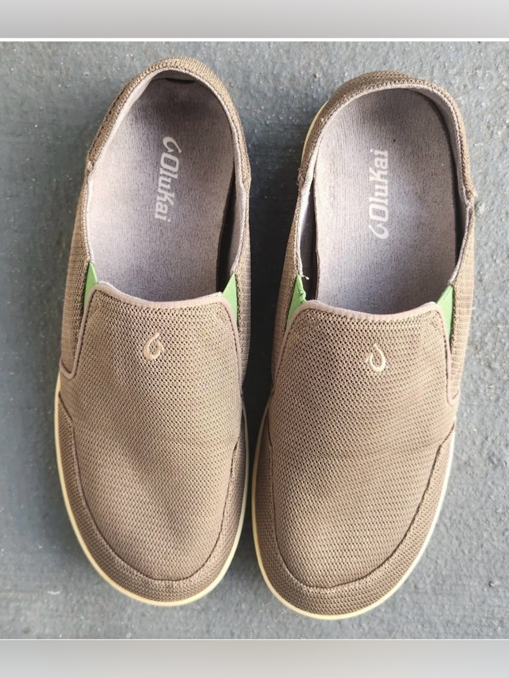OluKai Men’s Slip-On Loafers in Brown with Green Trim sz 10.5